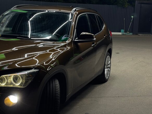 2013 BMW X1 20i I (E84) Рестайлинг, коричневый, 1300000 рублей - вид 2
