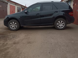 2006 Mercedes-Benz M-Класс 320 II (W164), чёрный, 1650000 рублей, вид 2