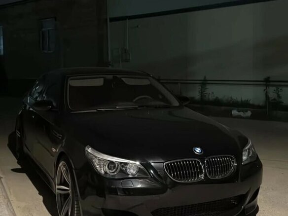 2008 BMW M5 IV (E60/E61), чёрный, 5000000 рублей - вид 5