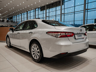 2021 Toyota Camry VIII (XV70), жёлтый, 3000000 рублей, вид 4