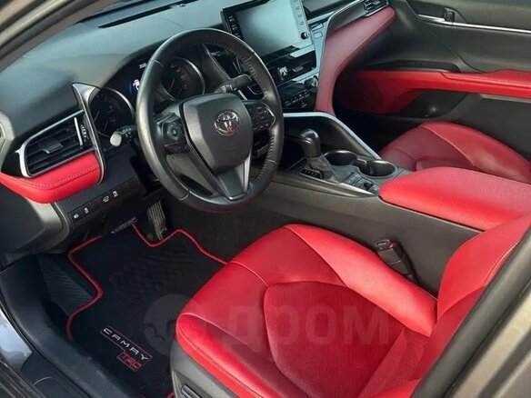 2020 Toyota Camry VIII (XV70) Рестайлинг, серый, 3000000 рублей - вид 3