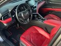 2020 Toyota Camry VIII (XV70) Рестайлинг, серый, 3000000 рублей - вид 3