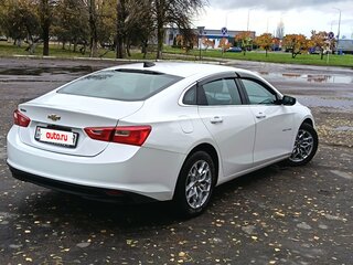 2020 Chevrolet Malibu IX Рестайлинг, белый, 1110000 рублей, вид 4