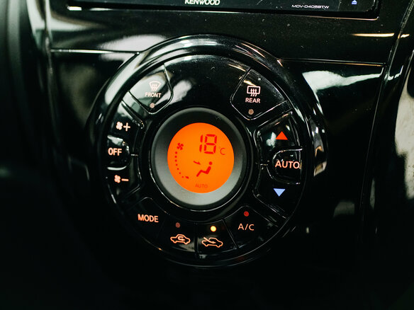 2018 Nissan Note e-Power II Рестайлинг, серый, 1050000 рублей - вид 16