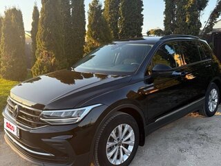 2021 Volkswagen Tiguan II Рестайлинг, чёрный, 3350000 рублей, вид 1