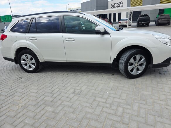 2012 Subaru Outback IV Рестайлинг, белый, 1720000 рублей - вид 3