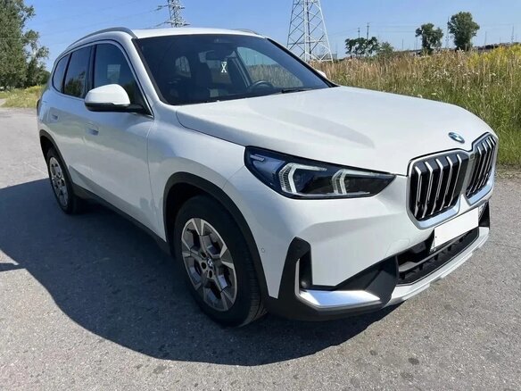 2022 BMW X1 18i sDrive III (U11/U12), белый - вид 2