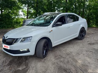 2017 Skoda Octavia III (A7) Рестайлинг, белый, 1700000 рублей, вид 1