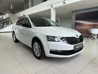 2018 Skoda Octavia III (A7) Рестайлинг, белый, 1799000 рублей, вид 3