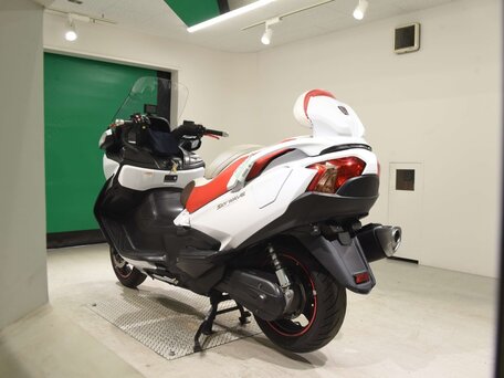 2017 Suzuki Burgman (SkyWave) 650, белый, 750000 рублей, вид 5