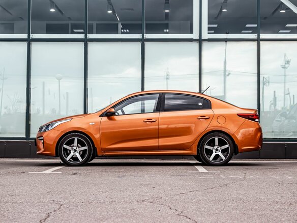 2017 Kia Rio IV, оранжевый, 1000000 рублей - вид 6