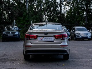 2015 Kia Rio III Рестайлинг, бежевый, 906000 рублей, вид 4