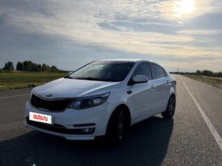 2015 Kia Rio III Рестайлинг, белый, 900000 рублей, вид 2