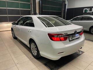 2012 Toyota Camry VII (XV50), белый, 1825000 рублей, вид 4