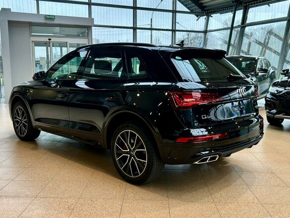 2025 Audi Q5 L 45 TFSI II (FY) Рестайлинг, чёрный, 6080000 рублей - вид 2