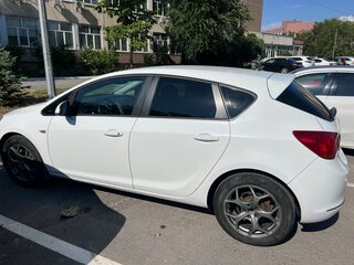 2012 Opel Astra J Рестайлинг, белый, 700000 рублей, вид 3