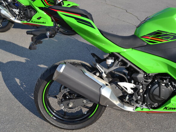 2024 Kawasaki Ninja 400, зелёный, 700000 рублей - вид 9