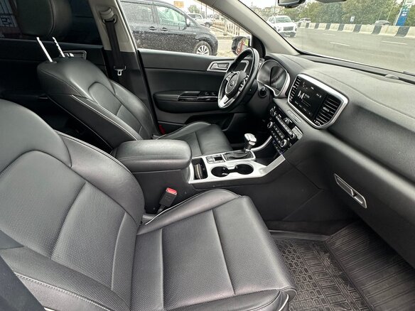 2018 Kia Sportage IV Рестайлинг, белый, 2850000 рублей - вид 16