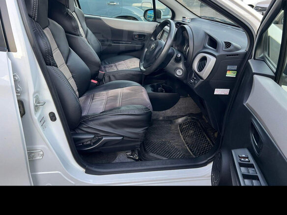 2013 Toyota Vitz III (XP130), белый, 770000 рублей - вид 10