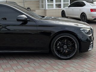 2020 Mercedes-Benz E-Класс 200 V (W213, S213, C238) Рестайлинг, чёрный, 3950000 рублей, вид 4