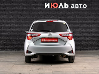 2019 Toyota Vitz III (XP130) Рестайлинг, серебристый, 1070000 рублей, вид 5