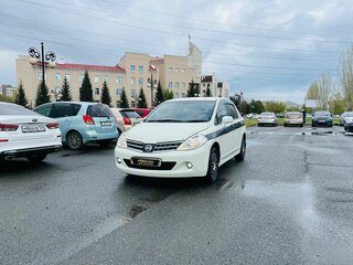 2010 Nissan Tiida Latio I, белый, 659000 рублей, вид 2