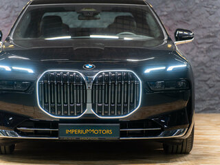 2025 BMW 7 серии 740i xDrive VII (G70), чёрный, 16300000 рублей, вид 3