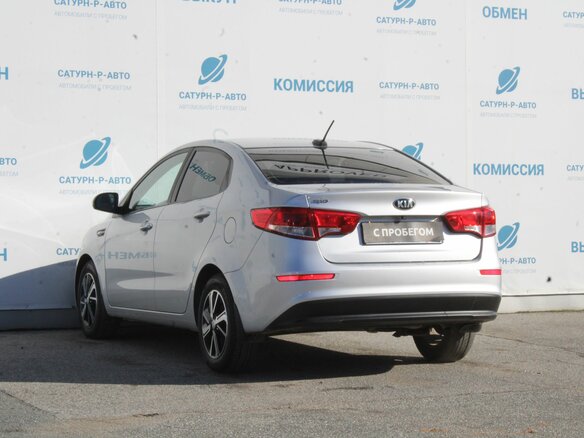 2017 Kia Rio III Рестайлинг, серебристый, 1050000 рублей - вид 6