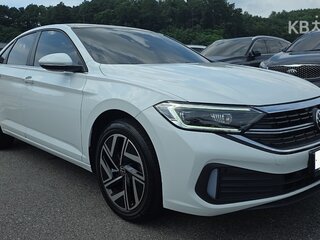 2022 Volkswagen Jetta VII Рестайлинг, белый, 1590000 рублей, вид 3