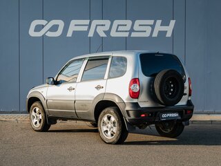 2010 Chevrolet Niva I Рестайлинг, серебристый, 470000 рублей, вид 2