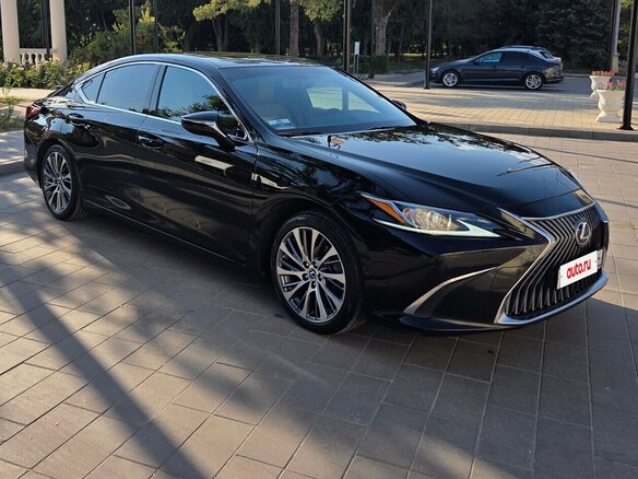 2020 Lexus ES 250 VII, чёрный, 4500000 рублей - вид 3