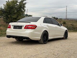 2011 Mercedes-Benz E-Класс 500 7G-Tronic IV (W212, S212, C207), белый, 1570000 рублей, вид 3