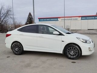 2011 Hyundai Solaris I, белый, 630000 рублей, вид 4