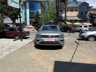 2017 Volkswagen Tiguan II, серебристый, 1940000 рублей, вид 2