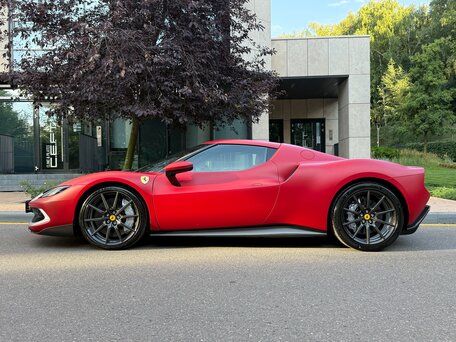 2023 Ferrari 296 GTB, красный, 29900000 рублей, вид 2