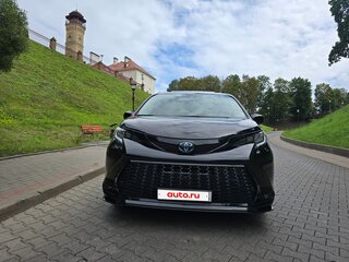 2021 Toyota Sienna IV, чёрный, 3299999 рублей, вид 1