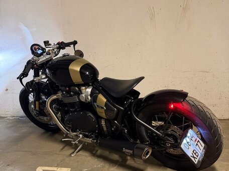 2024 Triumph Bonneville Bobber, чёрный, 3200000 рублей, вид 2