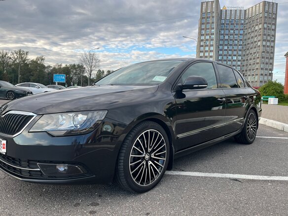 2013 Skoda Superb DSG II Рестайлинг, чёрный, 1000000 рублей