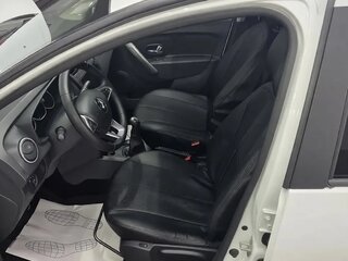 2017 Renault Logan II, белый, 700000 рублей, вид 4