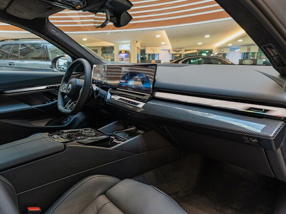 2026 BMW 5 серии 540d xDrive VIII (G60/G61/G68), серый, 14190000 рублей - вид 13