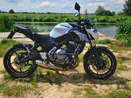 2019 Kawasaki Z 650, белый, 650000 рублей, вид 3
