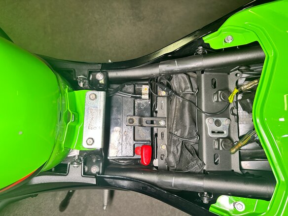 2021 Kawasaki Ninja 400, зелёный - вид 11