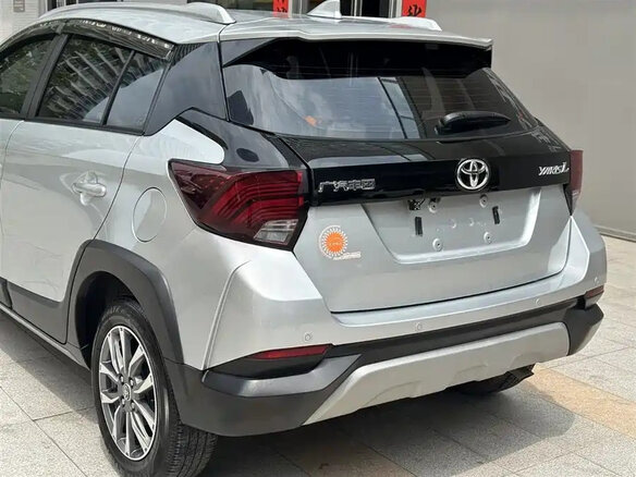 2021 Toyota Yaris L X XP150 Рестайлинг, серебристый, 1130017 рублей - вид 20