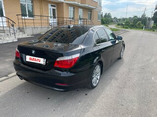 2009 BMW 5 серии 520i V (E60/E61) Рестайлинг, чёрный, 860000 рублей, вид 3