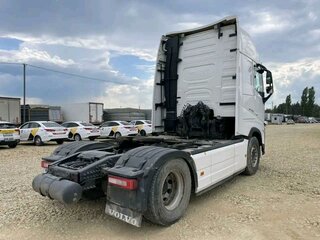 2023 Volvo FH, белый, 12620000 рублей, вид 3