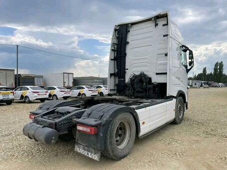 2023 Volvo FH, белый, 12620000 рублей, вид 3