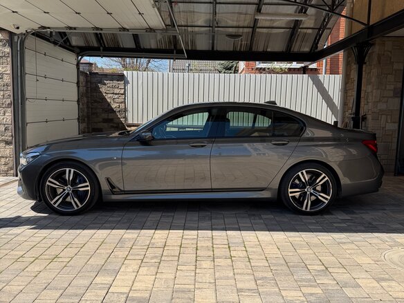 2018 BMW 7 серии 730d xDrive VI (G11/G12), серый, 4800000 рублей - вид 3