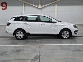 2024 Lada (ВАЗ) Vesta SW I Рестайлинг (NG), белый, 1545000 рублей, вид 4