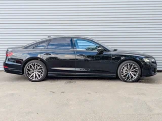 2022 Audi A8 Long 55 TFSI IV (D5) Рестайлинг, чёрный, 6990000 рублей, вид 4