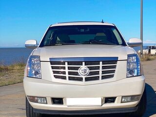 2008 Cadillac Escalade III, белый, 1350000 рублей, вид 3
